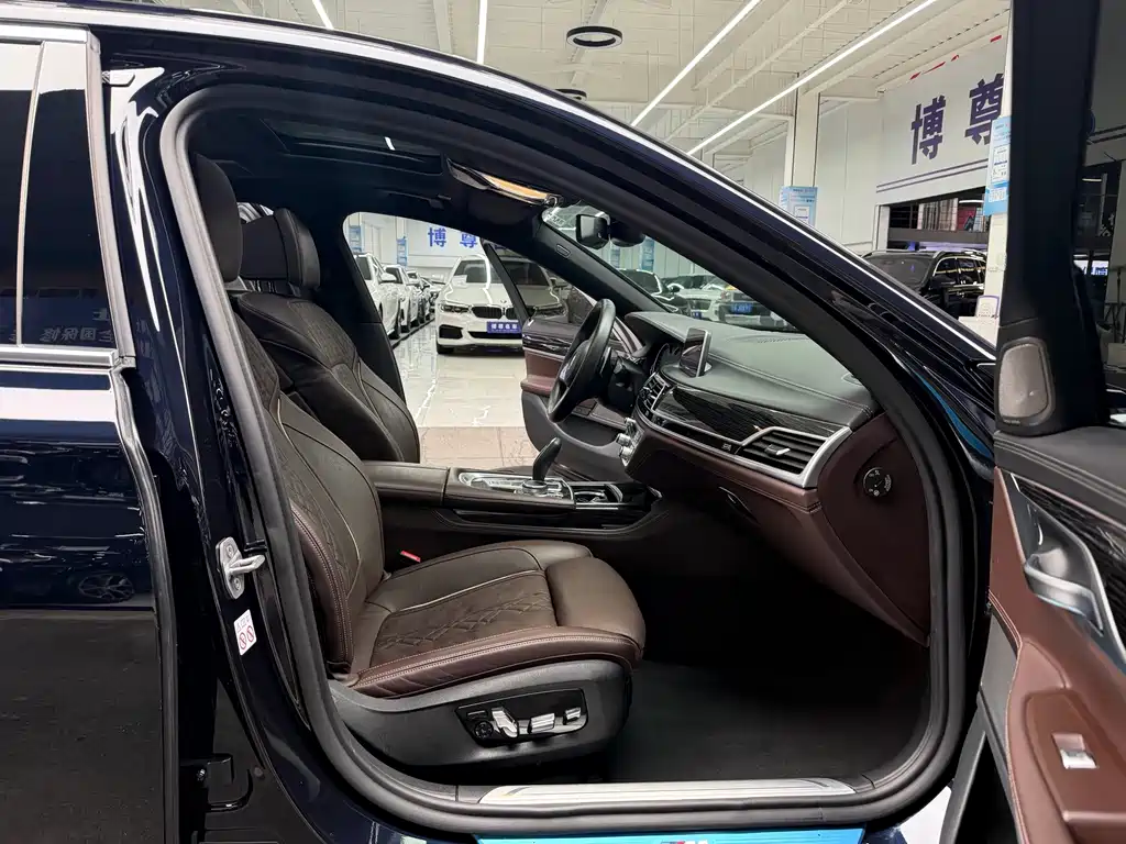 BMW 7 Series — миниатюра 18