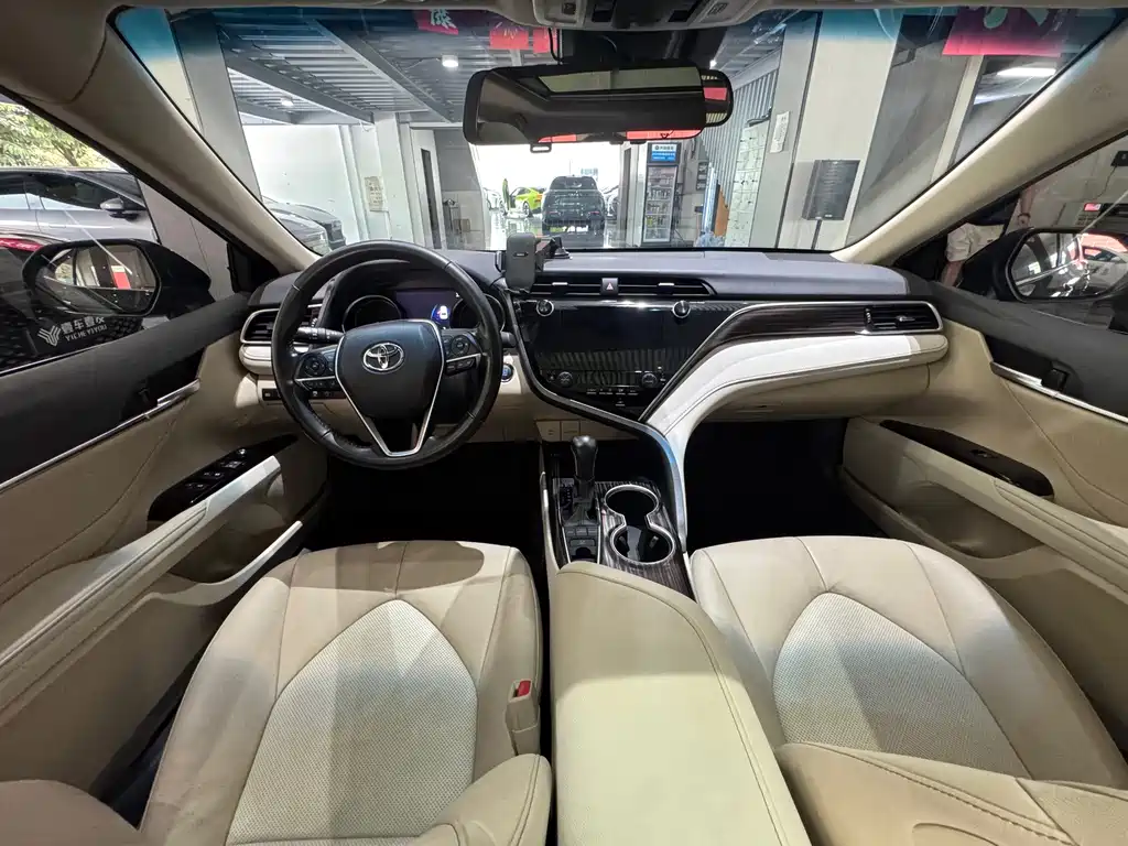 Toyota Camry — миниатюра 6