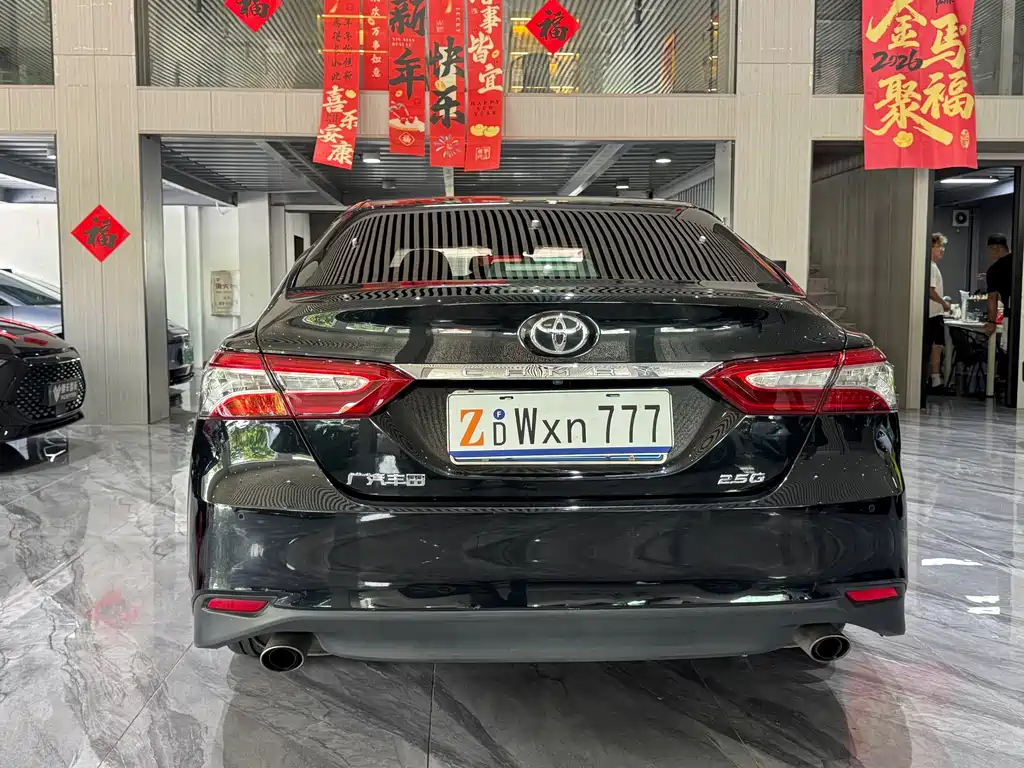 Toyota Camry — миниатюра 8