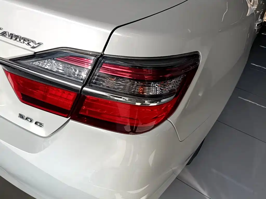 Toyota Camry — миниатюра 8