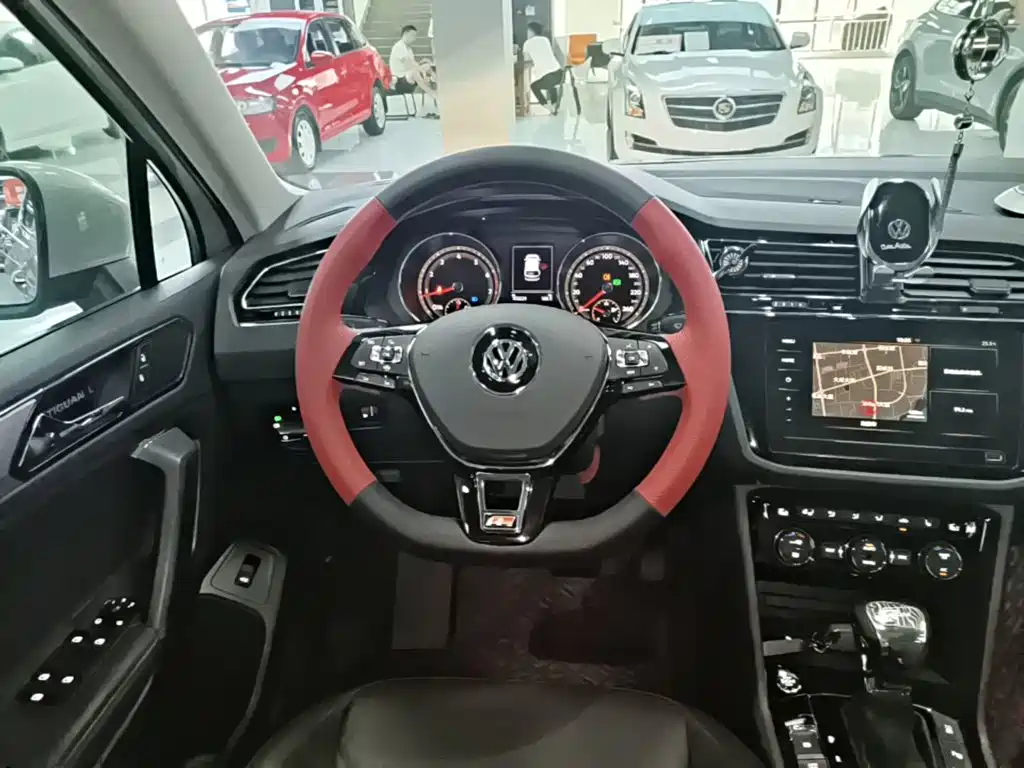 Volkswagen Tiguan L — миниатюра 11