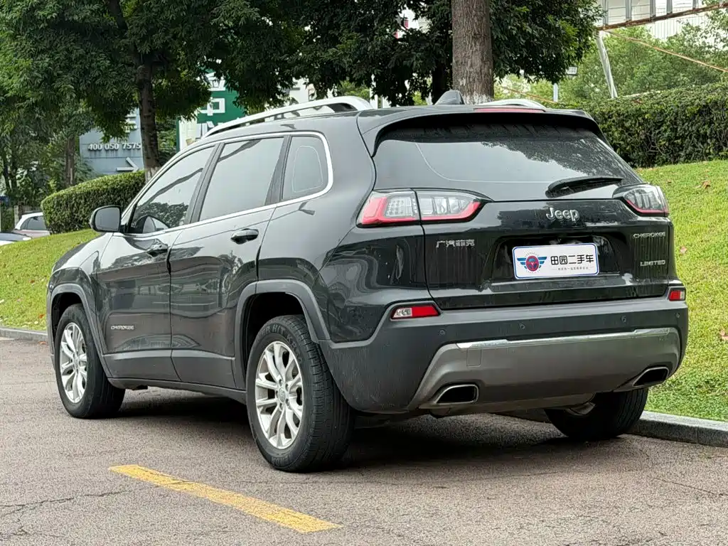 Jeep Cherokee — миниатюра 4