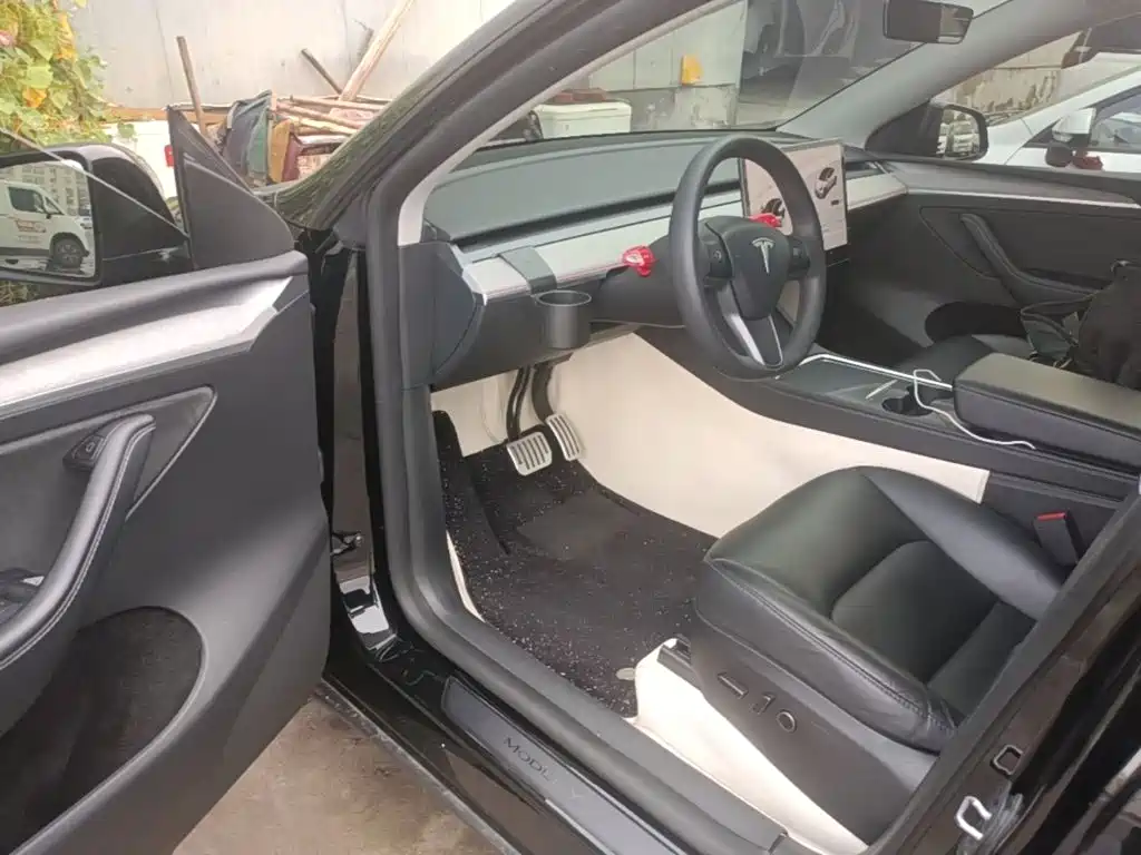 Tesla Model Y — миниатюра 16