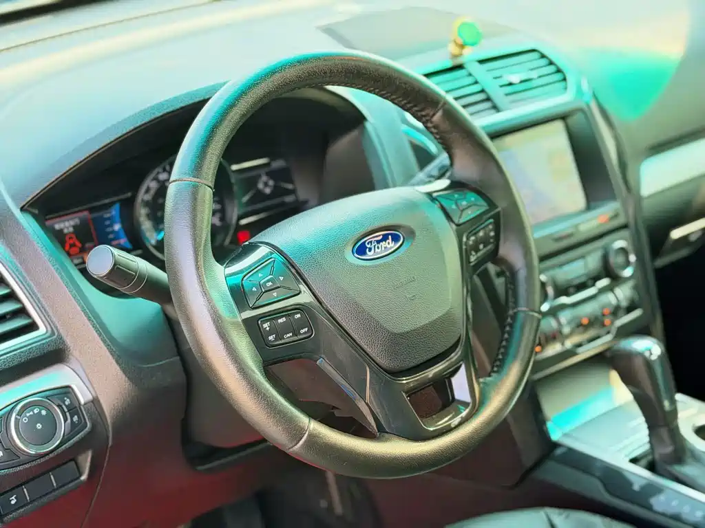 Ford Explorer (Import) — миниатюра 8