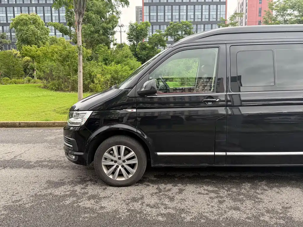 Volkswagen Caravelle 2018 2.0TSI Luxury 7 мест