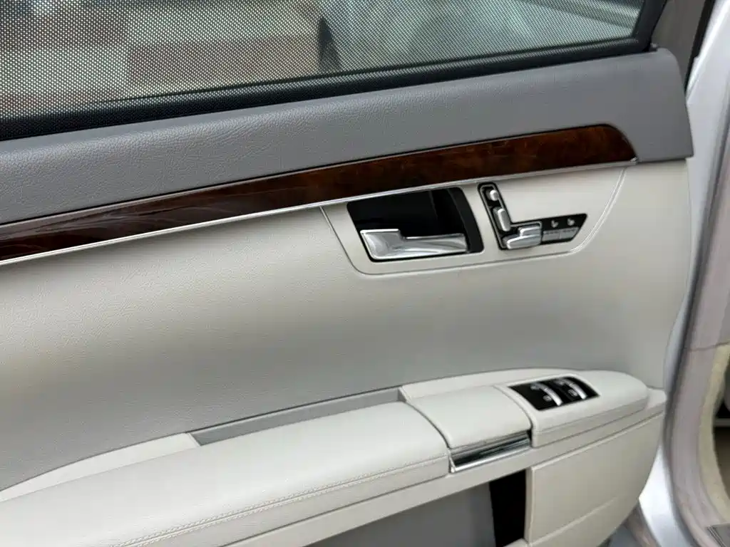 Mercedes-Benz S-Class — миниатюра 13