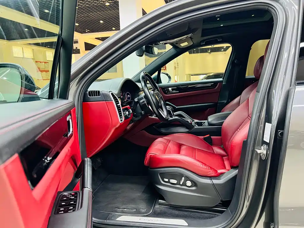 Porsche Cayenne — миниатюра 6