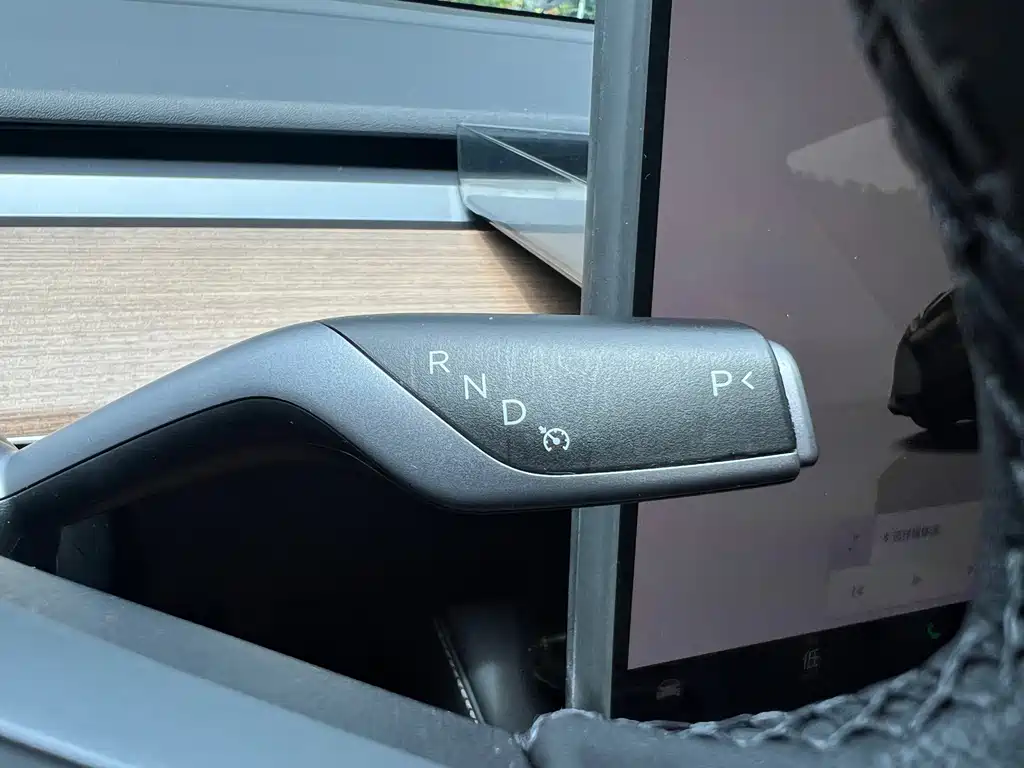 Tesla Model 3 — миниатюра 17