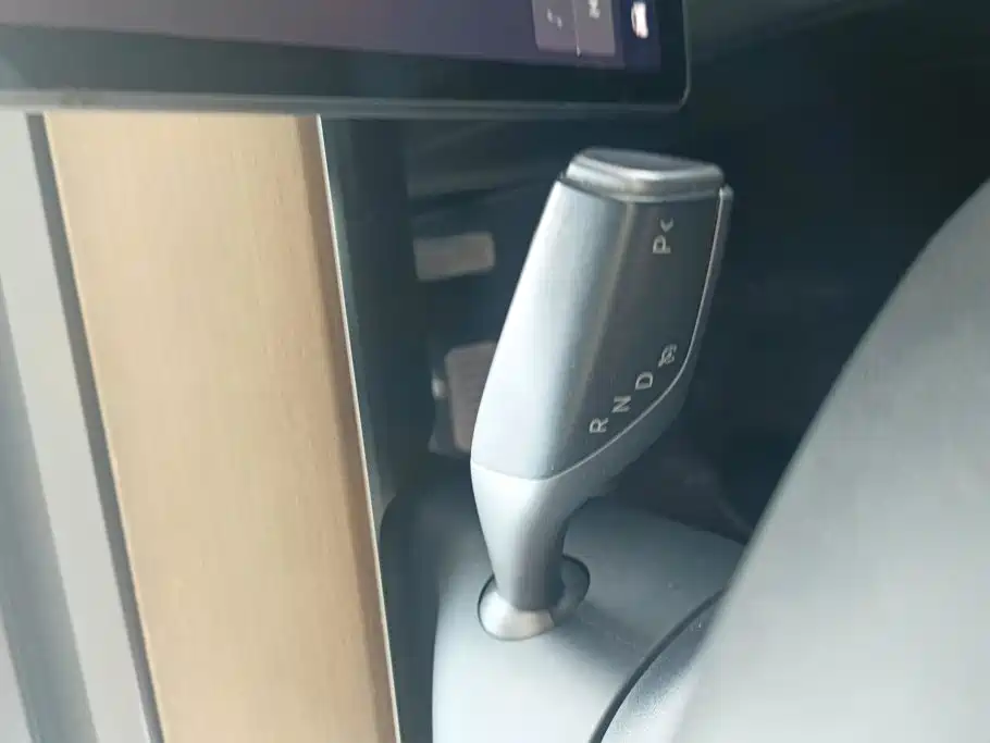 Tesla Model Y — миниатюра 16