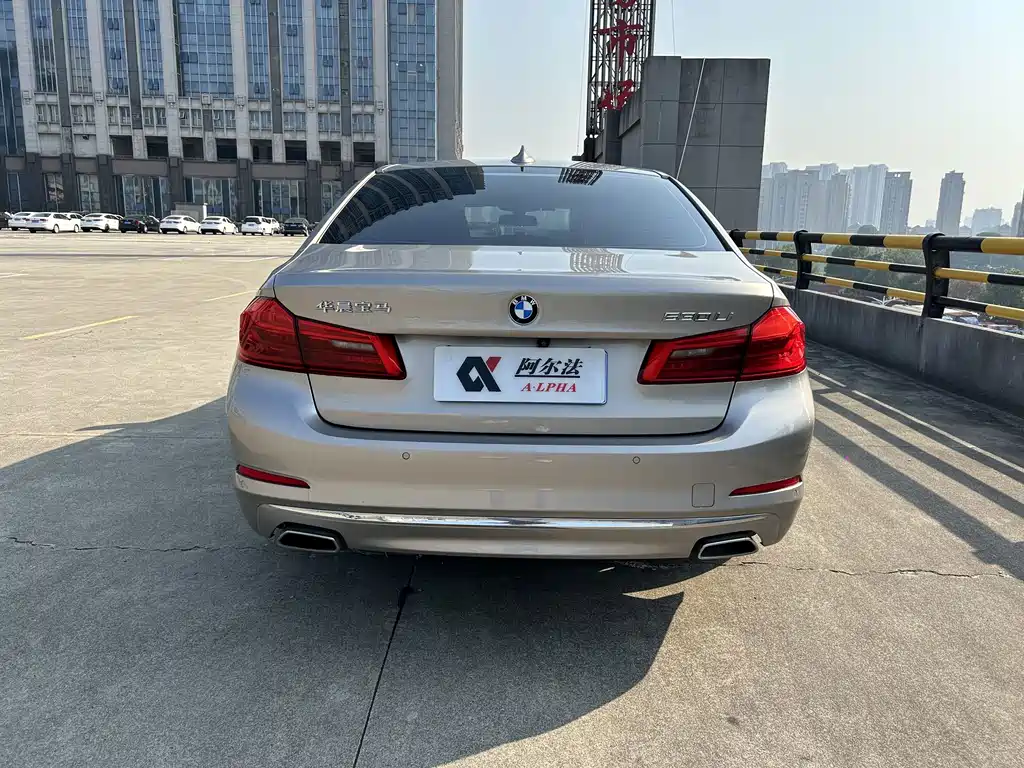 BMW 5 Series — миниатюра 5