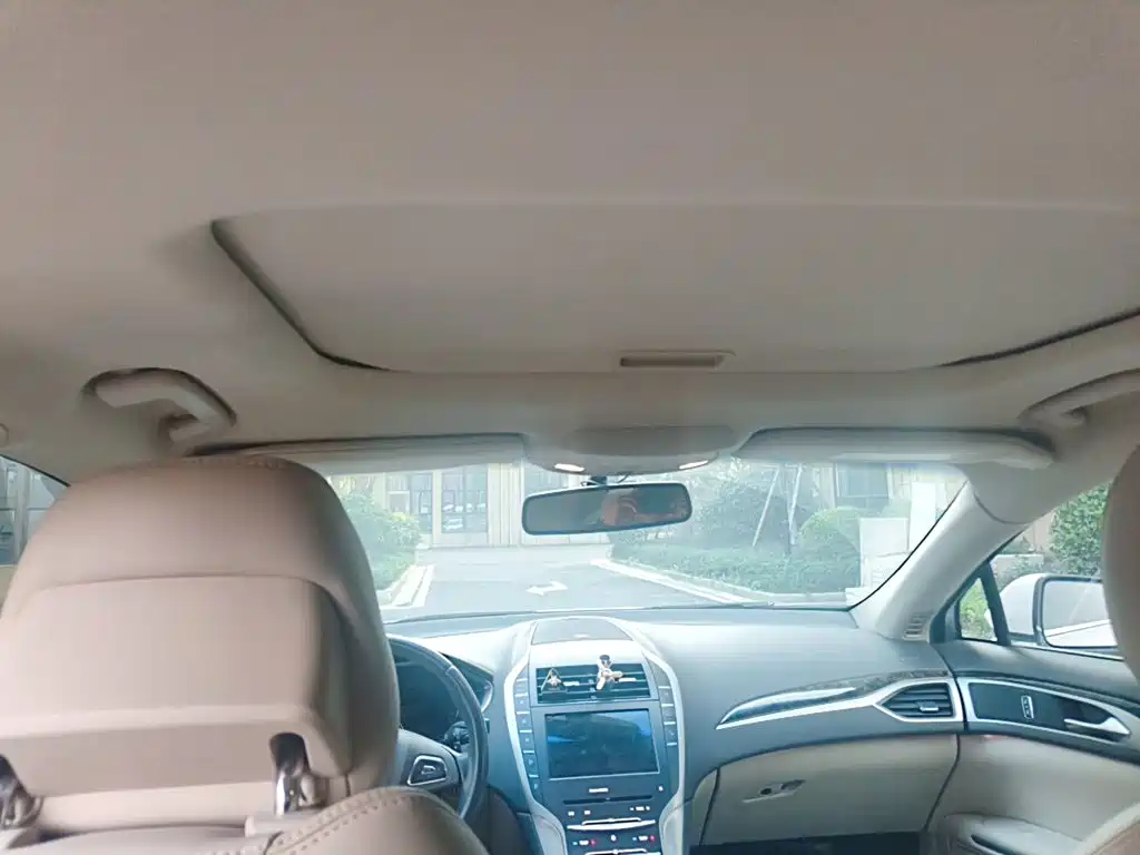 Lincoln MKZ — миниатюра 14