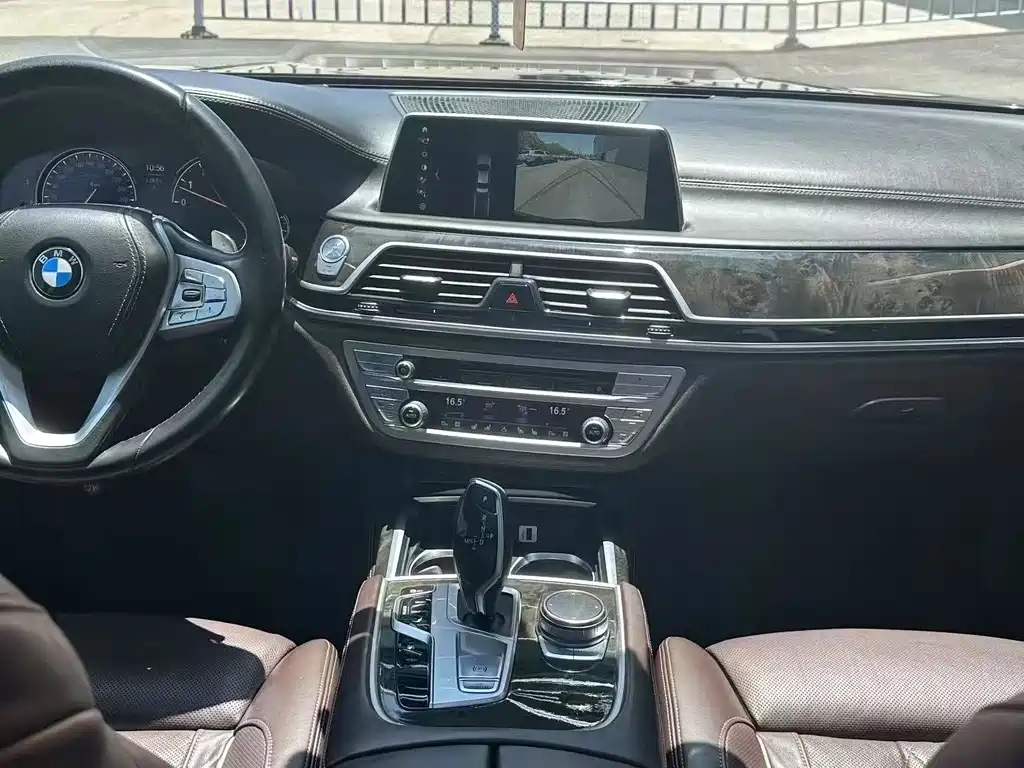BMW 7 Series — миниатюра 5