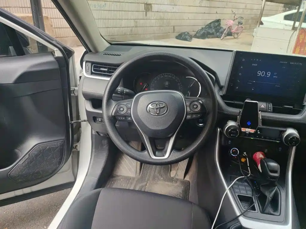 Toyota RAV4 — миниатюра 6