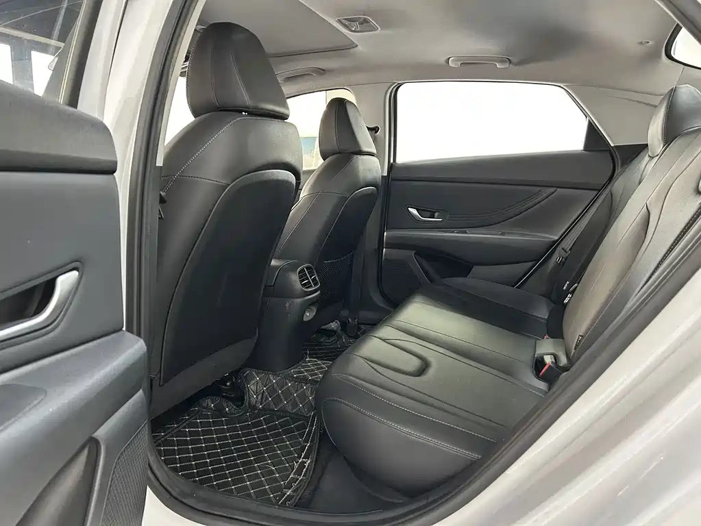 Hyundai Elantra — миниатюра 11