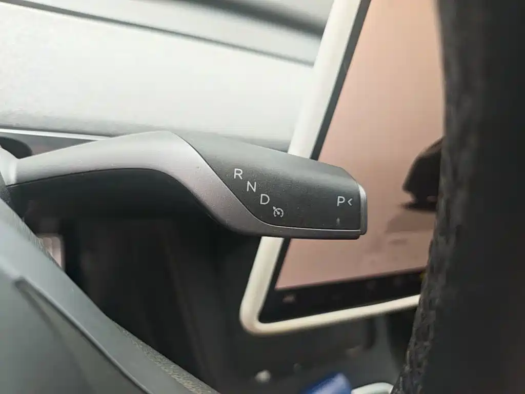 Tesla Model Y — миниатюра 14