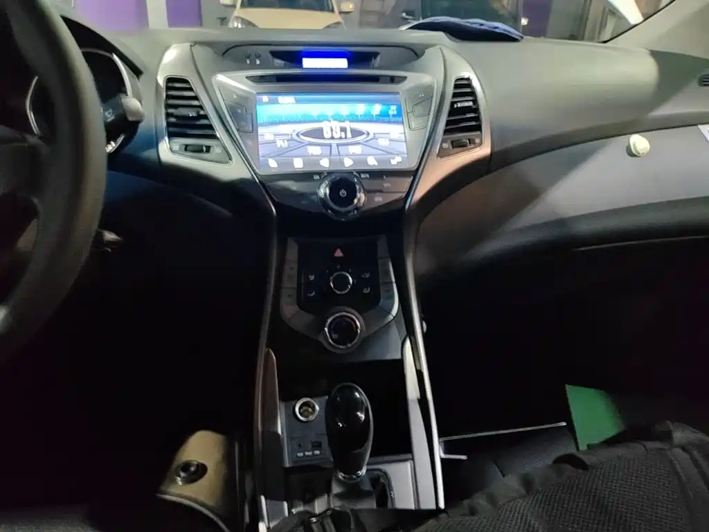 Hyundai Elantra Langdong — миниатюра 13