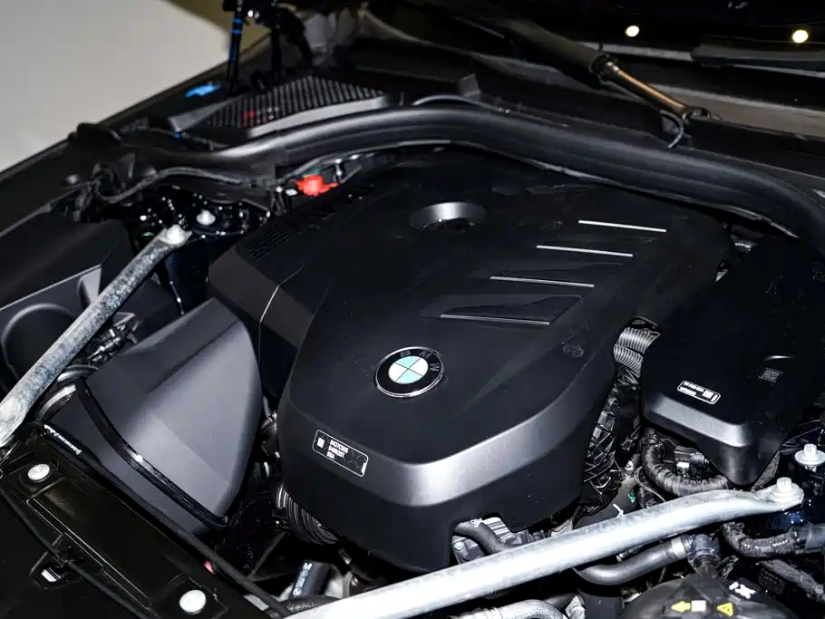 BMW 5 Series — миниатюра 11