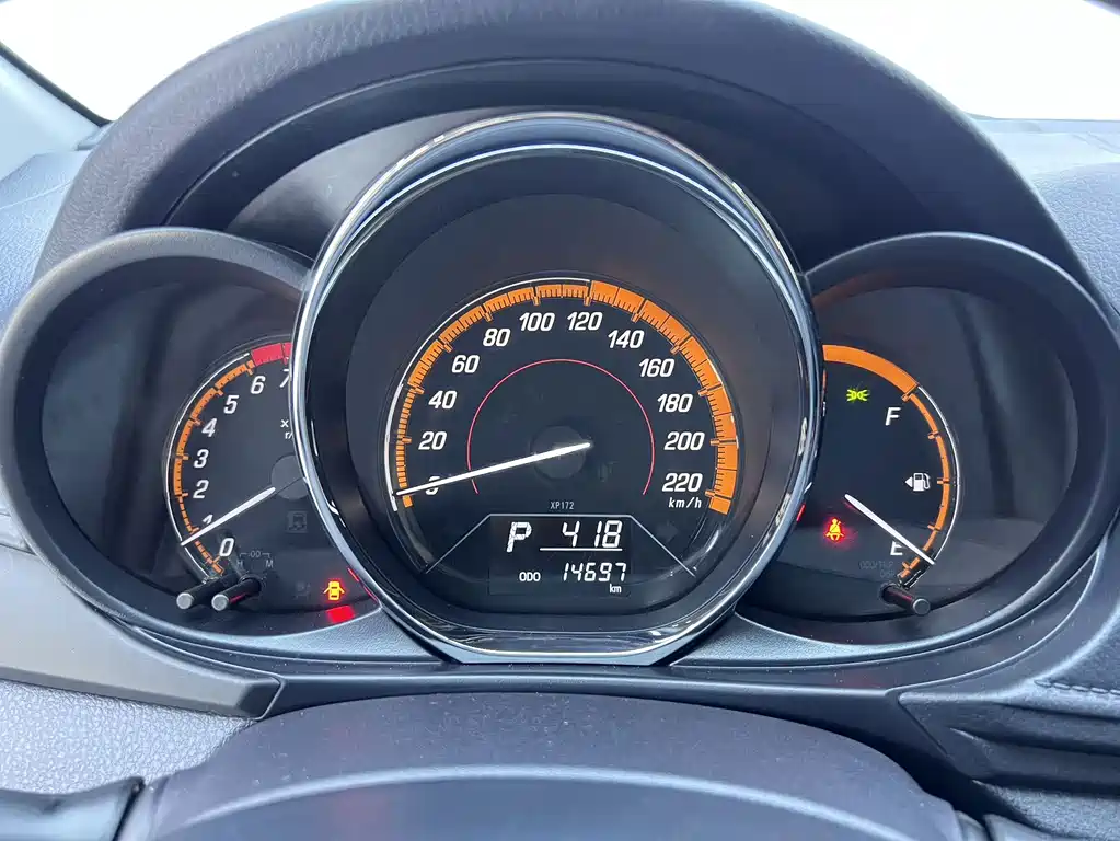 Toyota Yaris L — миниатюра 10