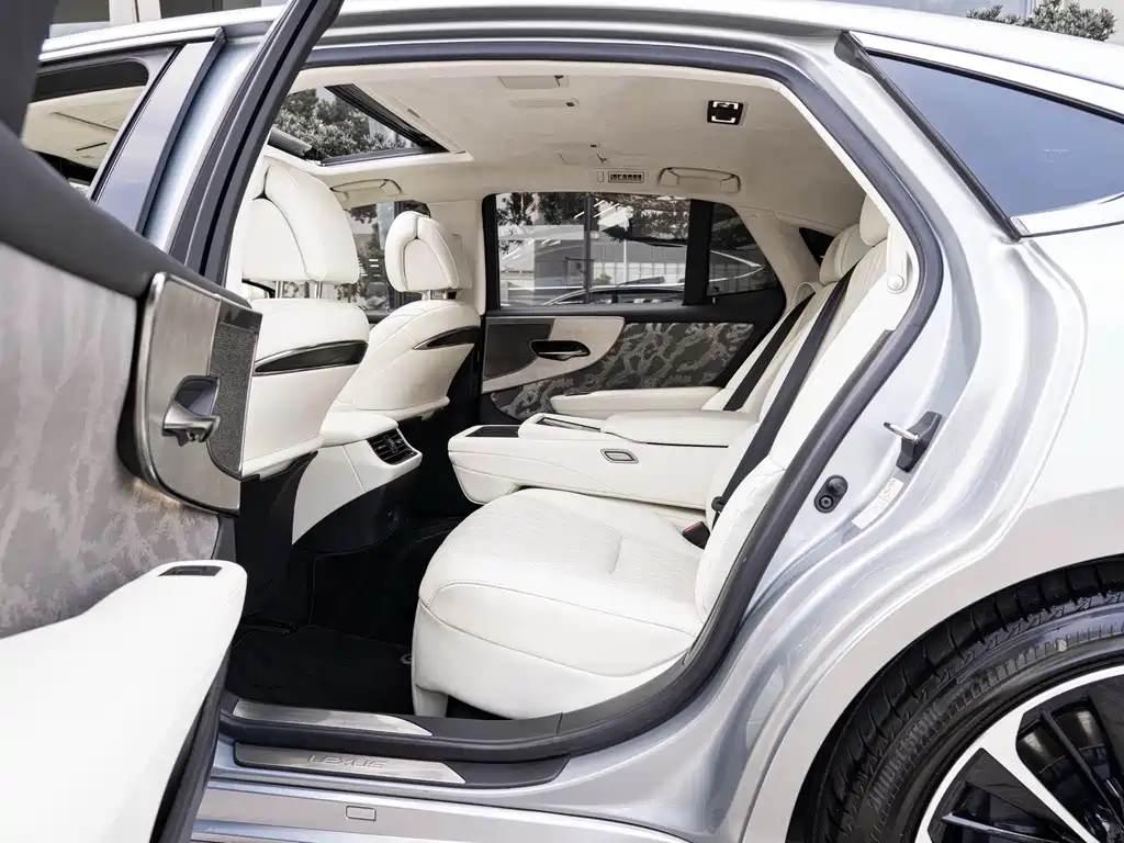 Lexus LS — миниатюра 10
