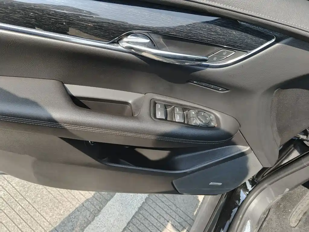 Cadillac XT5 — миниатюра 4