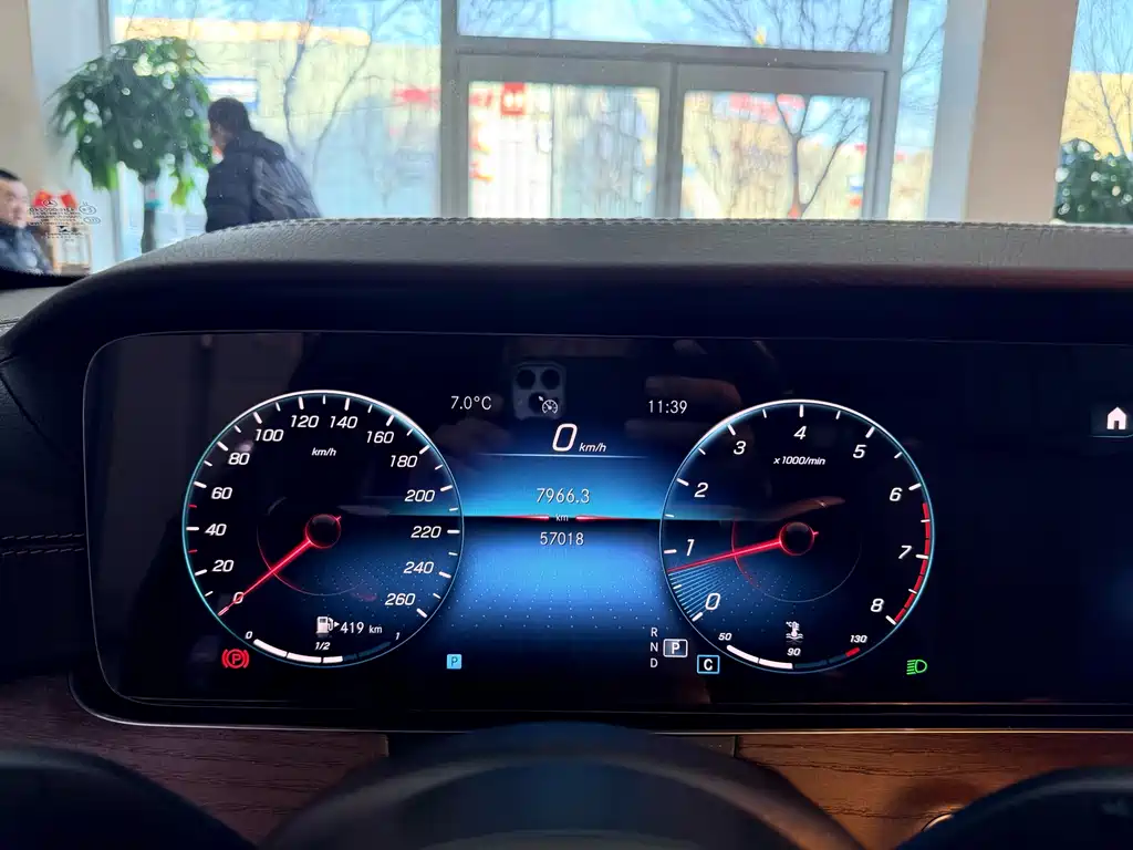 MERCEDES-BENZ E CLASS