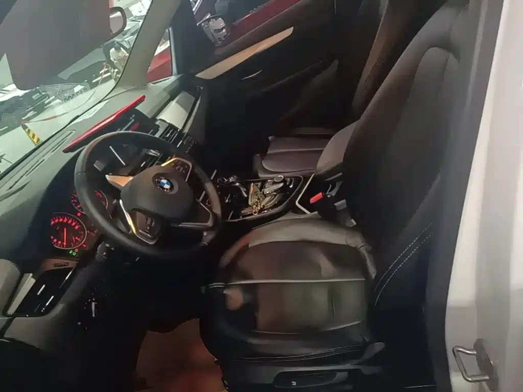BMW 2 Series Active Tourer — миниатюра 15