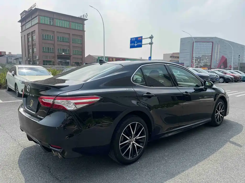 Toyota Camry — миниатюра 9