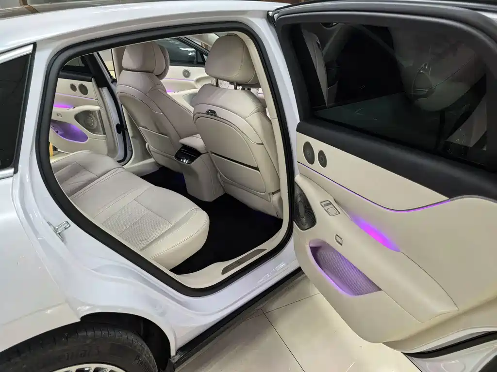 VOYAH Passion L — миниатюра 9