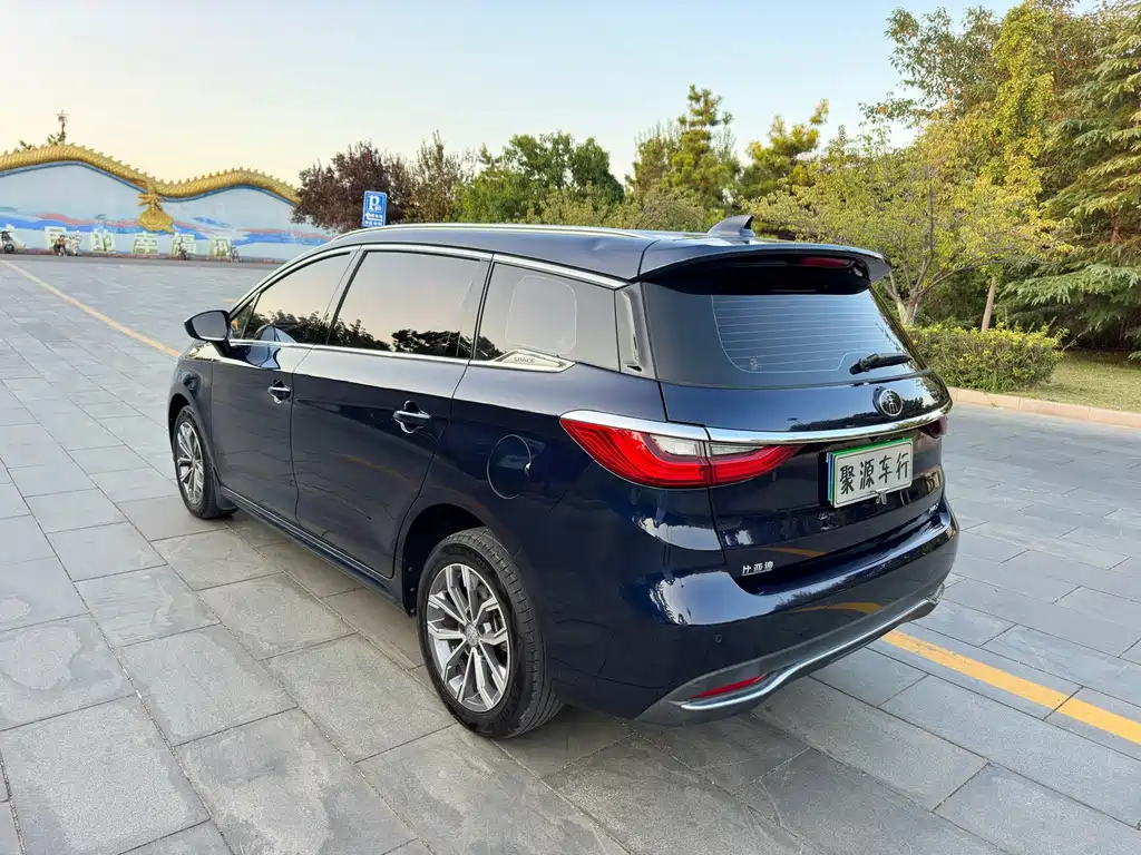 BYD MAX — миниатюра 5