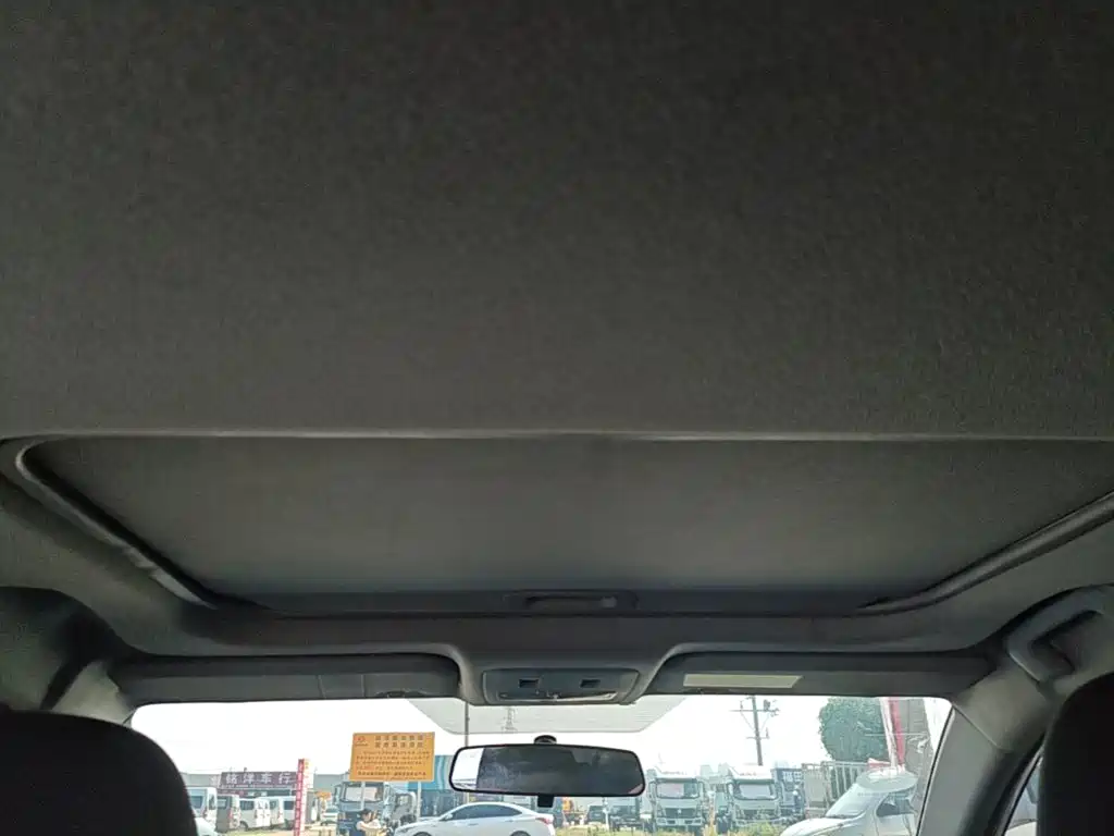 Toyota Yaris L — миниатюра 18