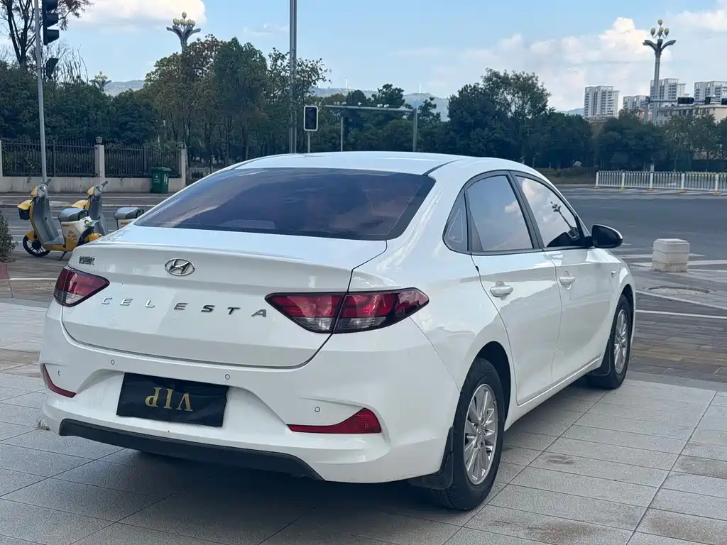 Hyundai Elantra — миниатюра 8