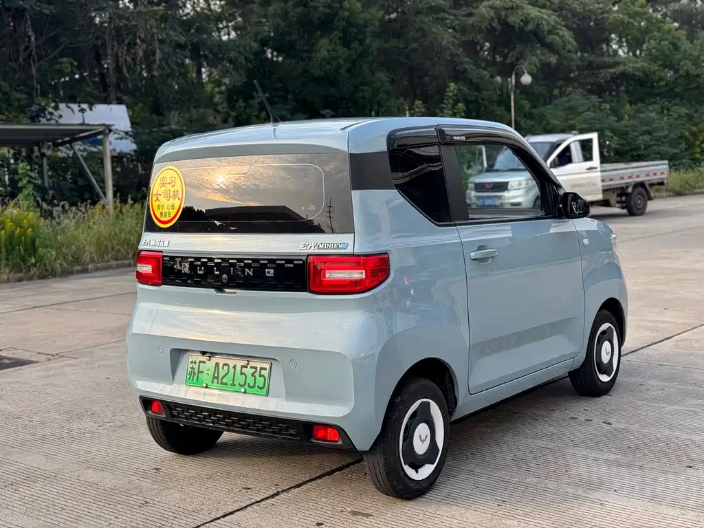 Wuling MINIEV — миниатюра 10