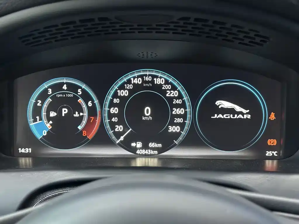 Jaguar XJ — миниатюра 12