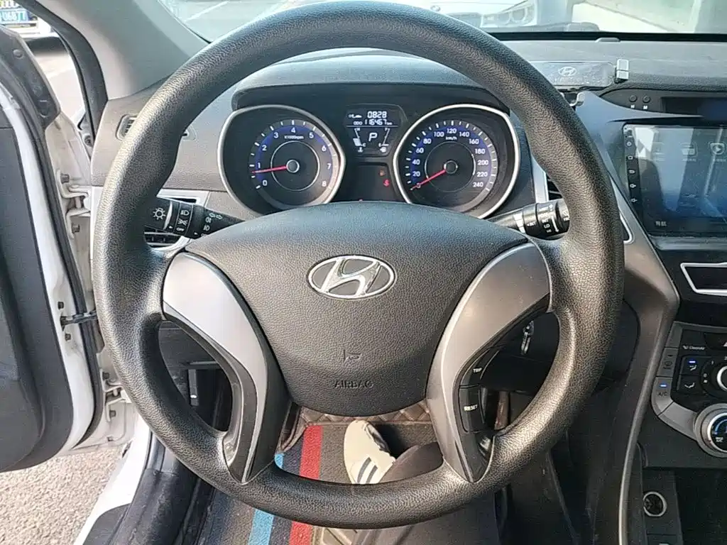 Hyundai Elantra Langdong — миниатюра 11