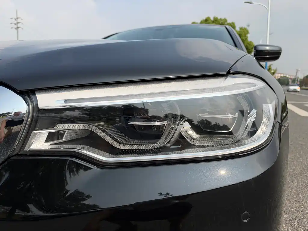 BMW 5 Series New Energy — миниатюра 9
