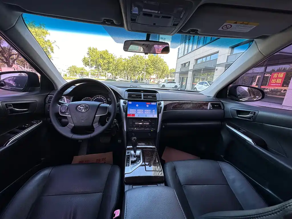 Toyota Camry — миниатюра 10