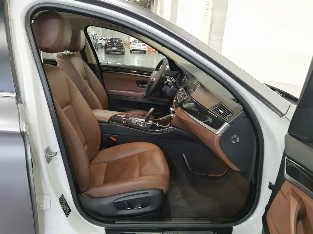 BMW 5 Series — миниатюра 23