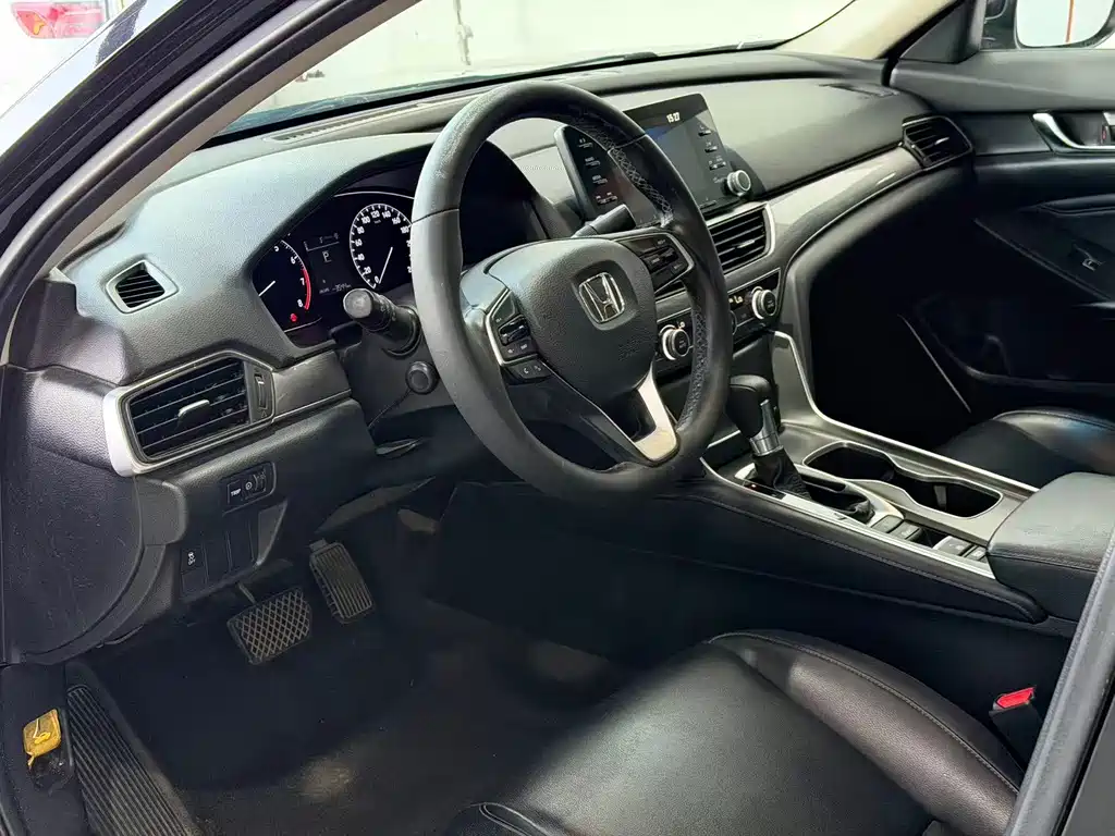 Honda Accord — миниатюра 9