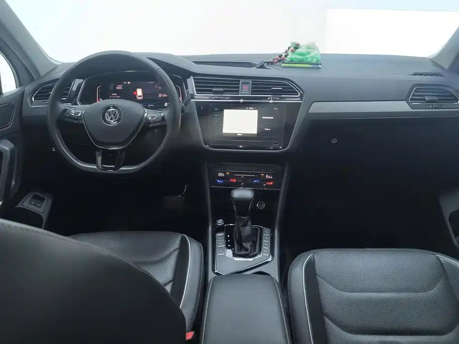 Volkswagen Tiguan L PHEV — миниатюра 12