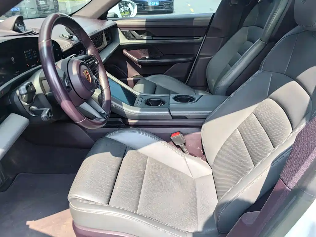 Porsche Taycan — миниатюра 5