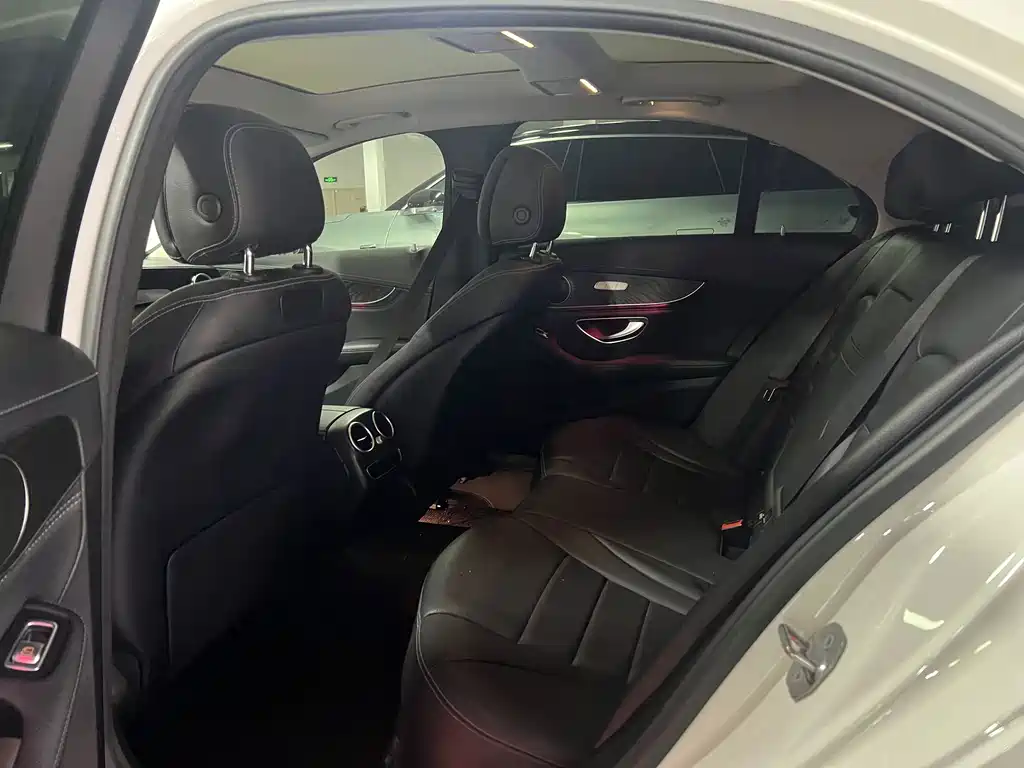 Mercedes-Benz C-Class — миниатюра 11