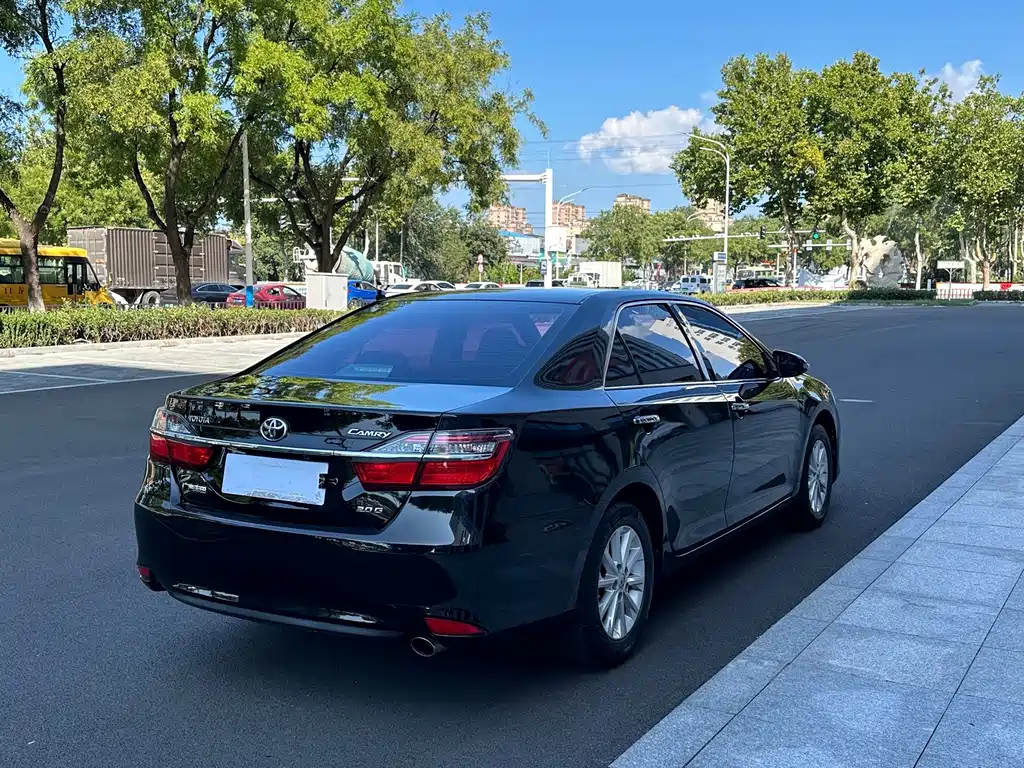 Toyota Camry — миниатюра 6