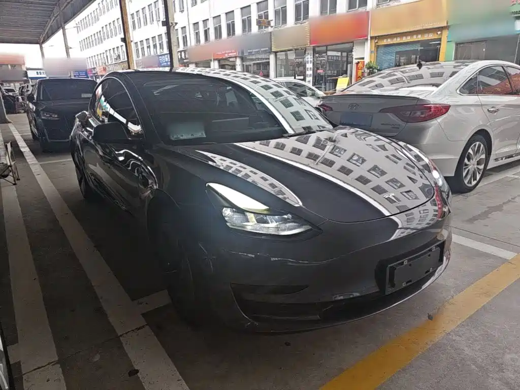 Tesla Model 3 — миниатюра 4