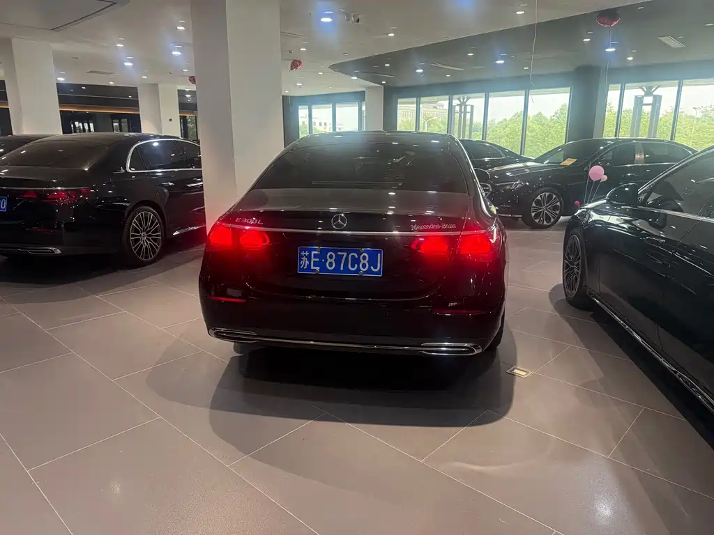 Mercedes-Benz E-Class — миниатюра 5