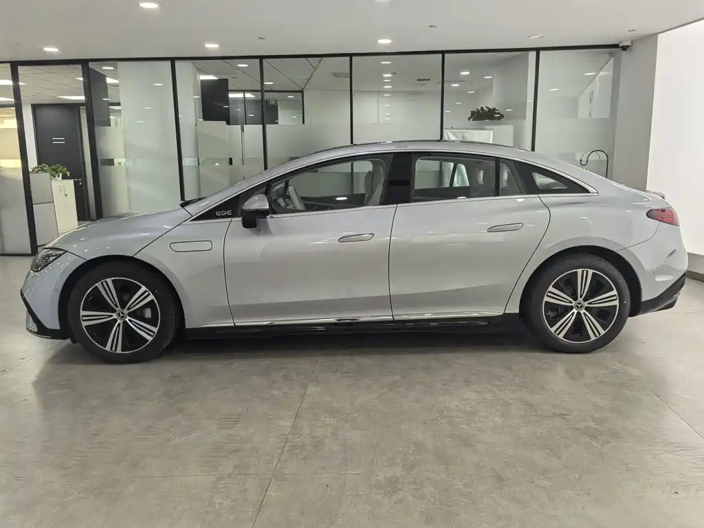Mercedes-Benz EQE 2025 500 4MATIC Luxury