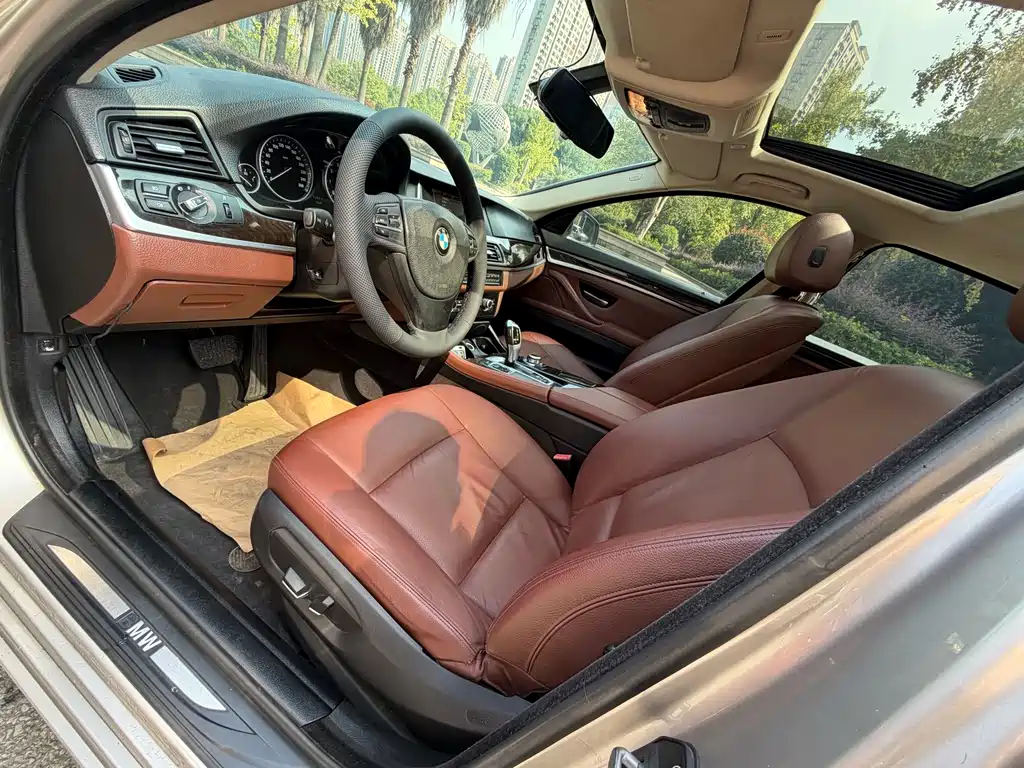 BMW 5 Series — миниатюра 7