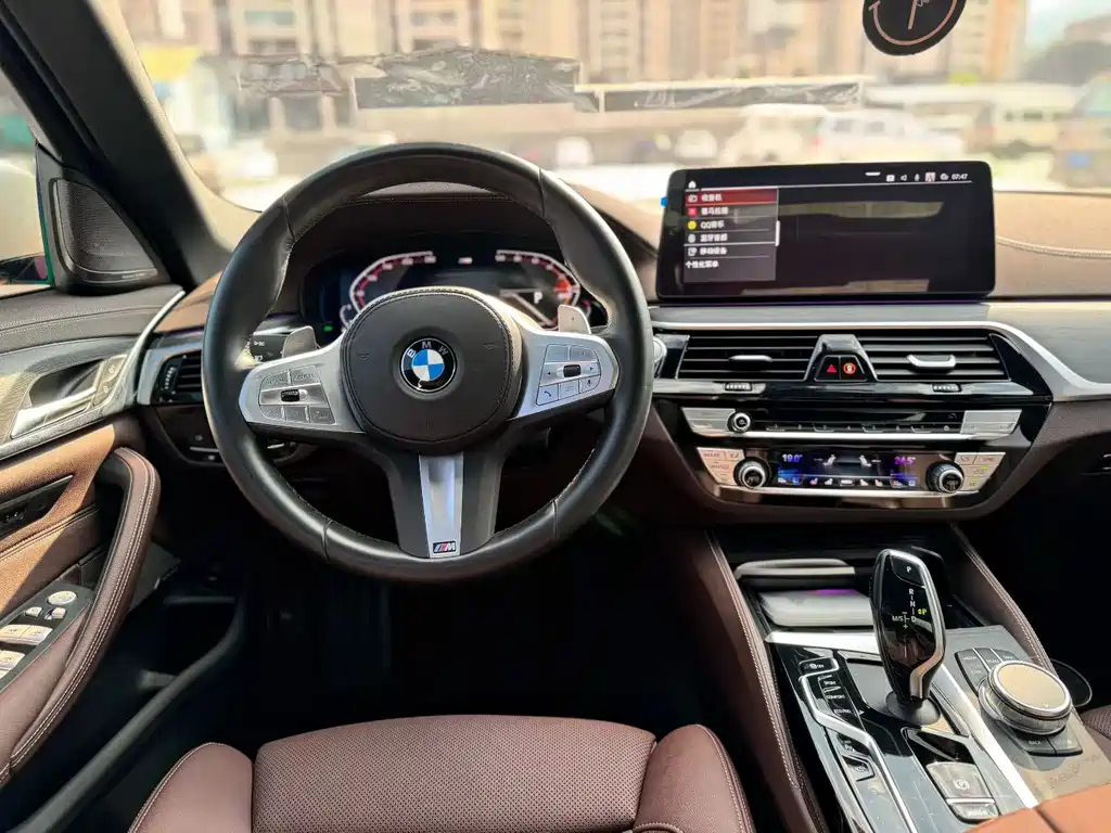 BMW 5 Series — миниатюра 4
