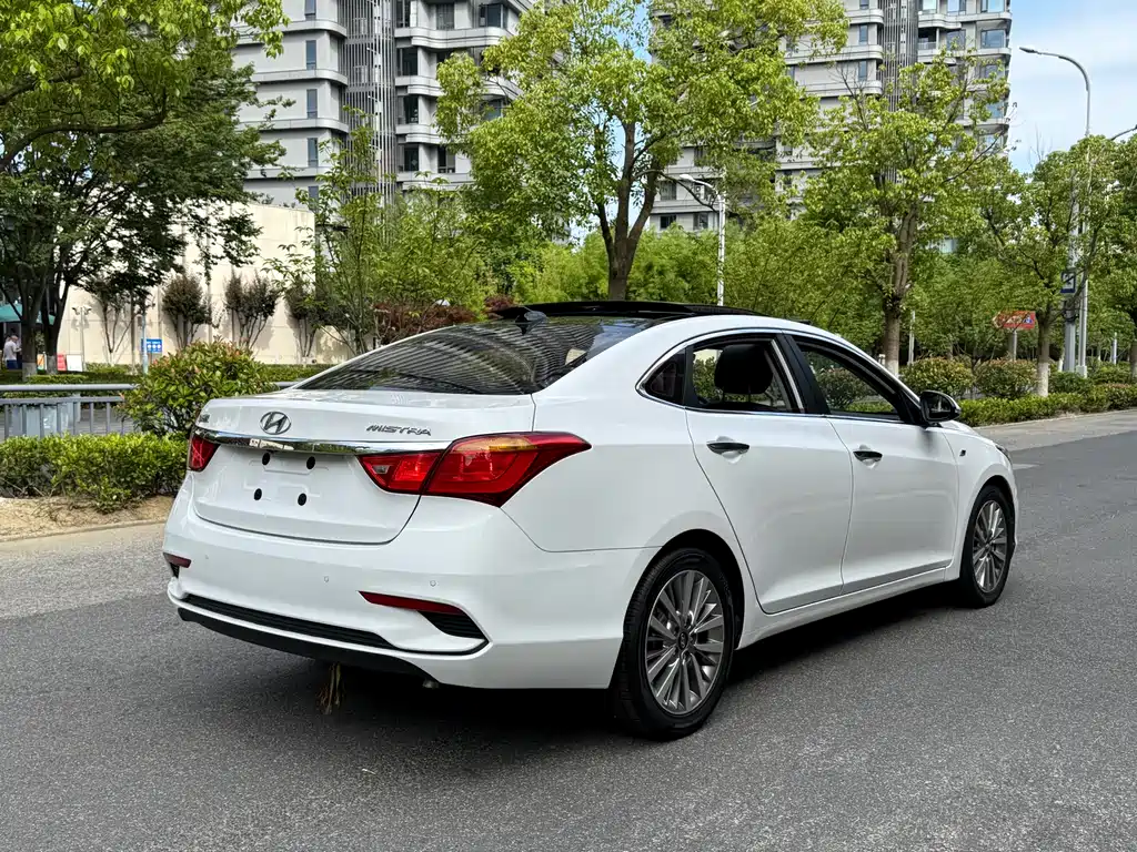 Hyundai Mistra 2019 1.8L AT GLS V