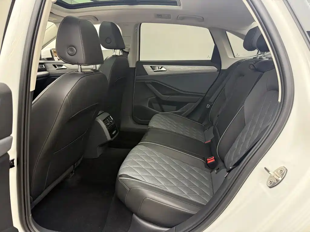 Volkswagen Sagitar — миниатюра 7