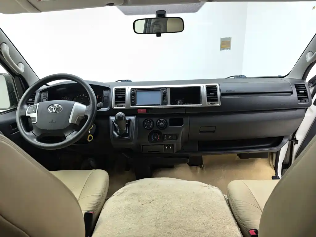 Toyota Hiace — миниатюра 12